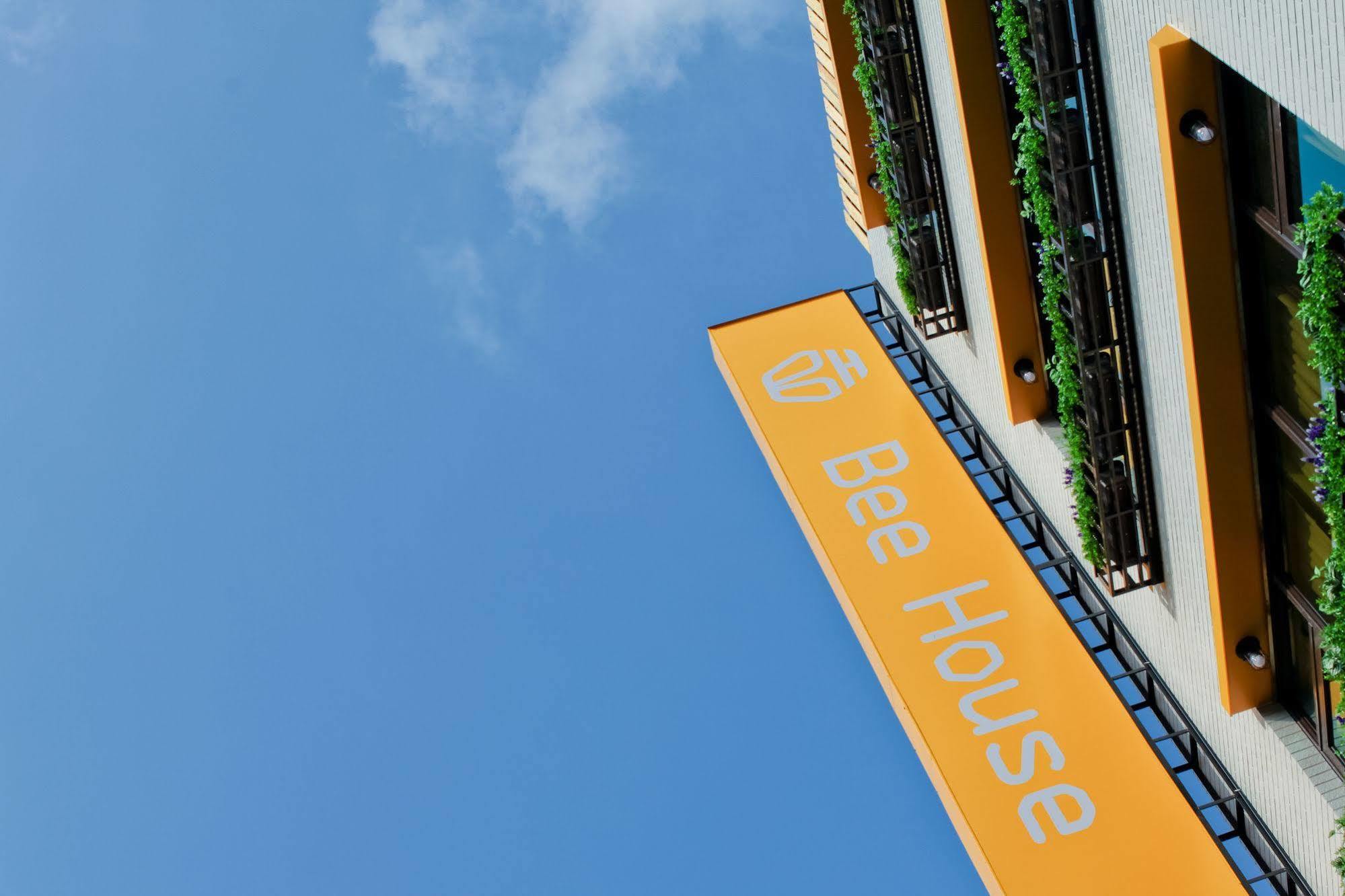 Bee House By Cosmos Creation - Main Station Khách sạn Đài Bắc
